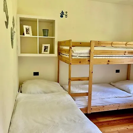 Apartment 2 Bedroom In Out