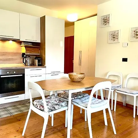 Apartment 2 Bedroom In Out *
