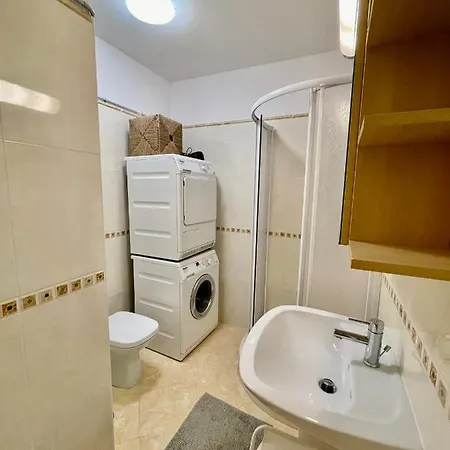 2 Bedroom In Out