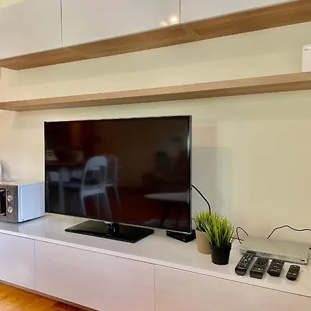 Apartment 2 Bedroom In Out *